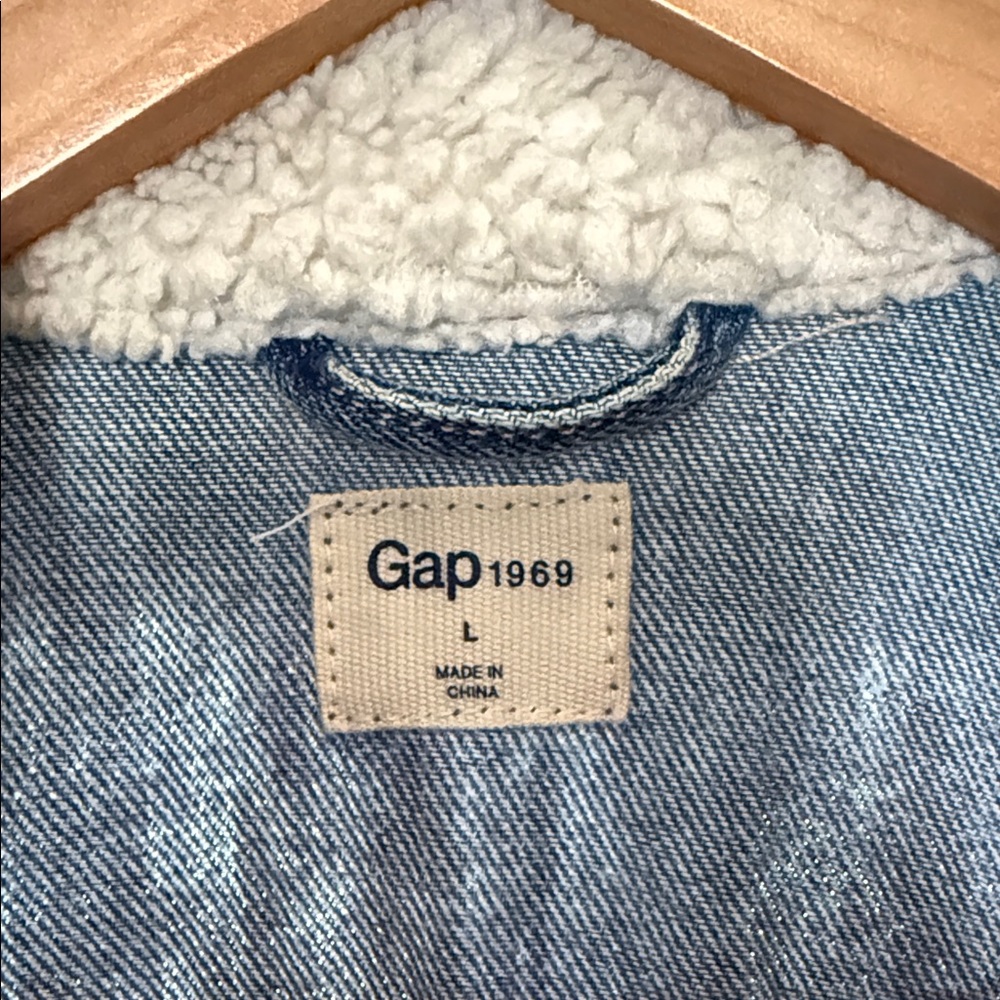 Gap Denim Jacket with Sherpa Lining - Picture 2 of 4